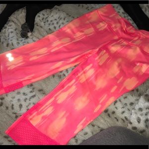 UNDER ARMOUR CAPRIS / new never worn SZ- LRG